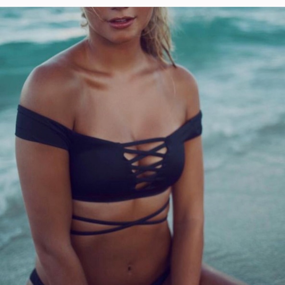 NWOT Frankie’s Bikinis Navy Blue Shiloh Top